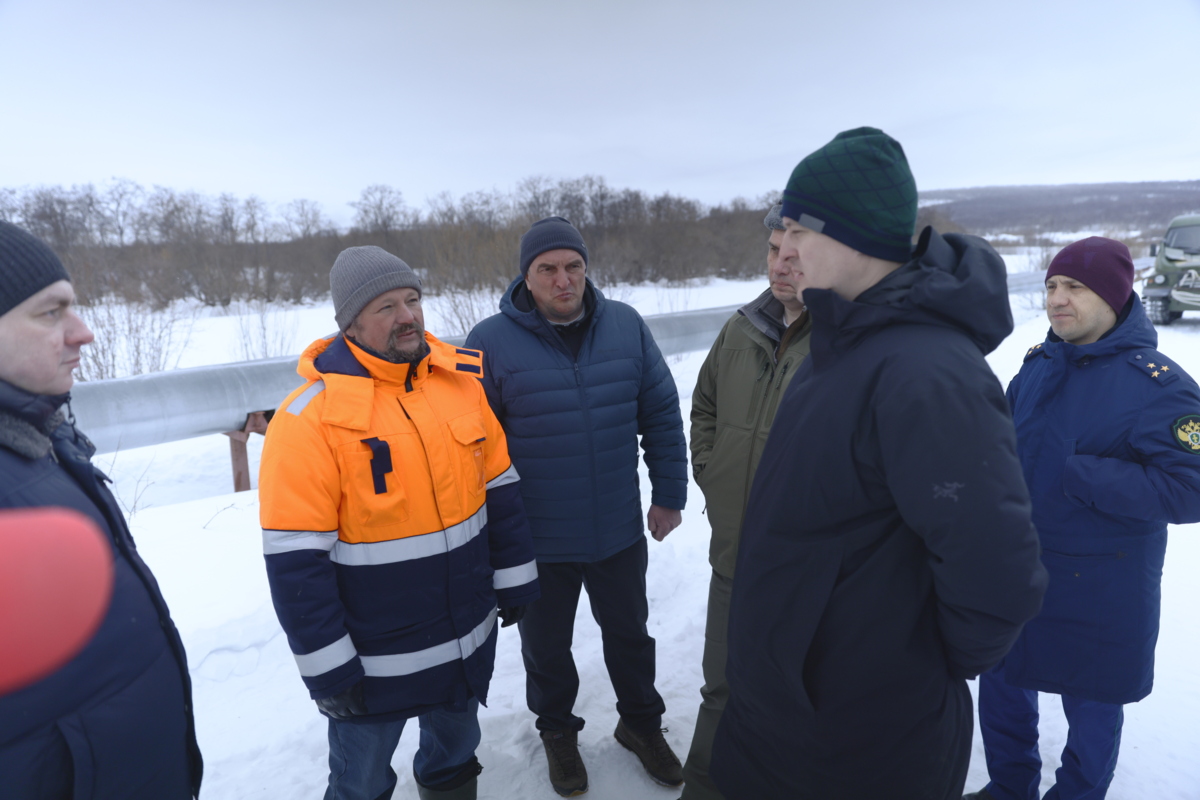 Владимир Солодов проверил ход работ по строительству водовода с водозабором в селе Тигиль 