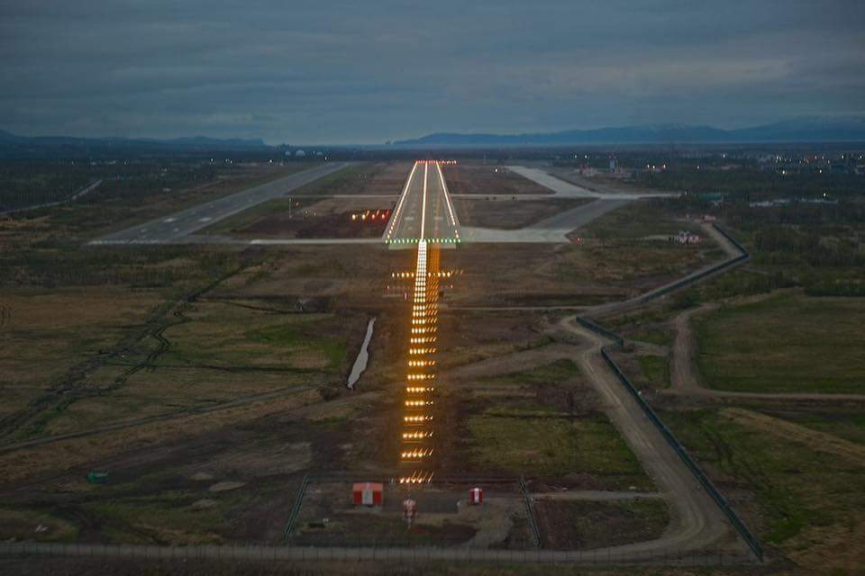 Создание аэродромов. Аэропорт Петропавловск Камчатский взлётная полоса. Аэропорт Петропавловск Камчатский ВПП. ВПП Петропавловск-Камчатский Елизово. Петропавловск аэропорт взлётная полоса.